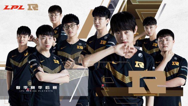 只能看着他 只能看着他